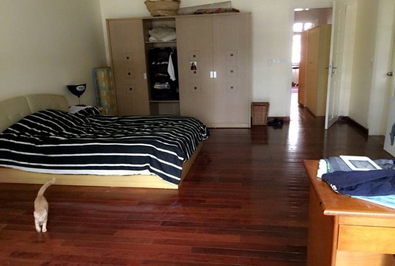 Bán biệt thự khu dãy đường đôi C2 CIputra hướng Nam. Hướng Nam. 2