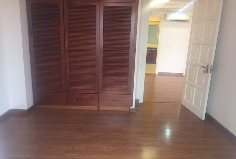 Bán căn hộ Tòa E1 Ciputra 153 m2 - 4 phòng ngủ- 6 ban công 2