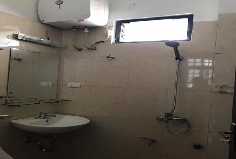 Bán nhà riêng bên trong đê Âu Cơ, Giá 5.8 tỷ -76 m hướng Đông NAm 1