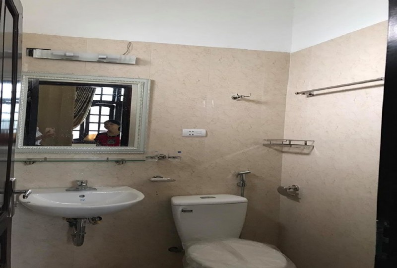 Bán nhà riêng bên trong đê Âu Cơ, Giá 5.8 tỷ -76 m hướng Đông NAm 3