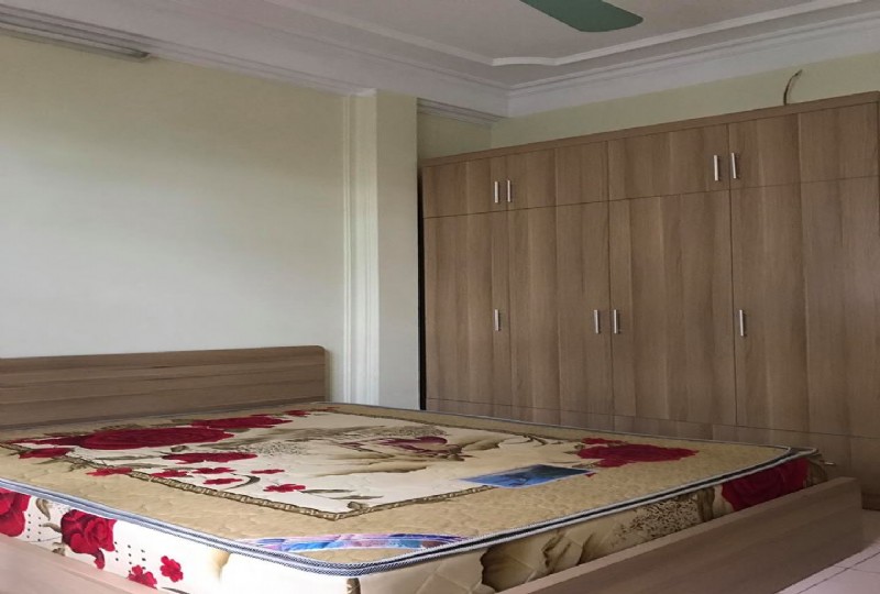 Bán nhà riêng bên trong đê Âu Cơ, Giá 5.8 tỷ -76 m hướng Đông NAm 4