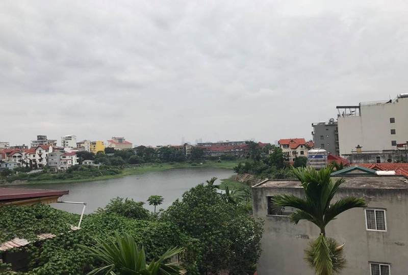 Bán nhà riêng bên trong đê Âu Cơ, Giá 5.8 tỷ -76 m hướng Đông NAm 9