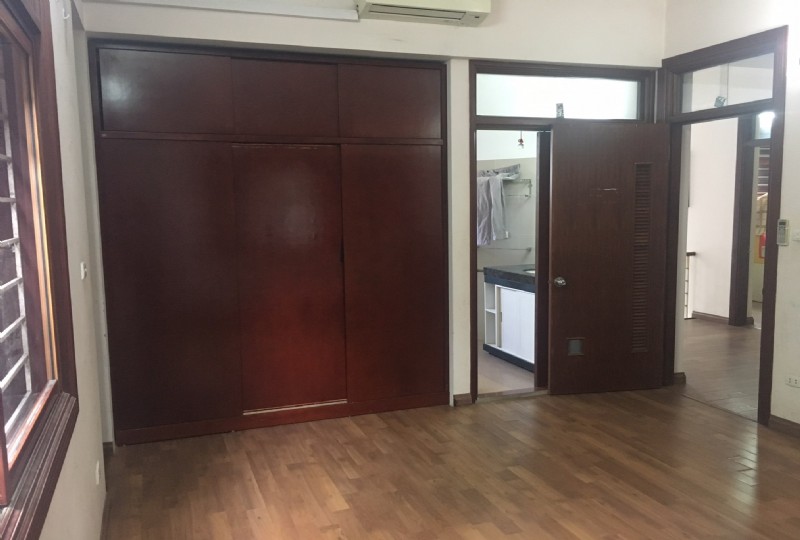 Phòng ngủ mặt phố Trịnh Công Sơn, Tây Hồ